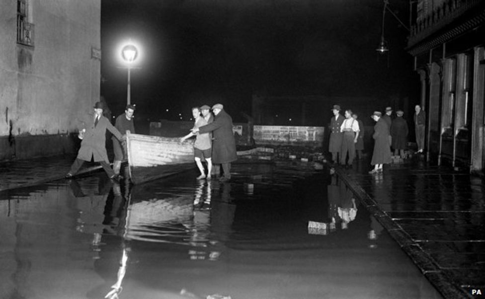 The great 1928 flood of London - BBC News