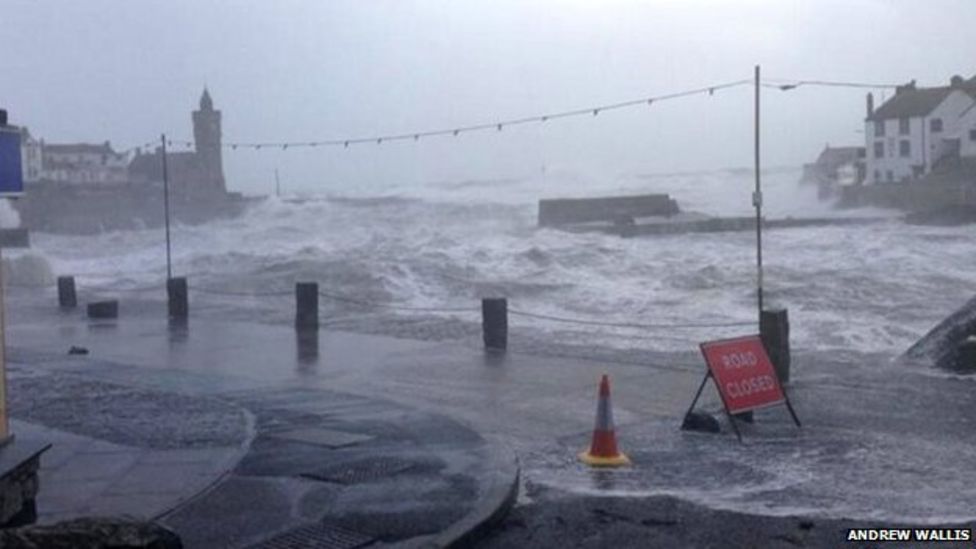 UK Storm: Rain And Winds Batter Devon And Cornwall - BBC News