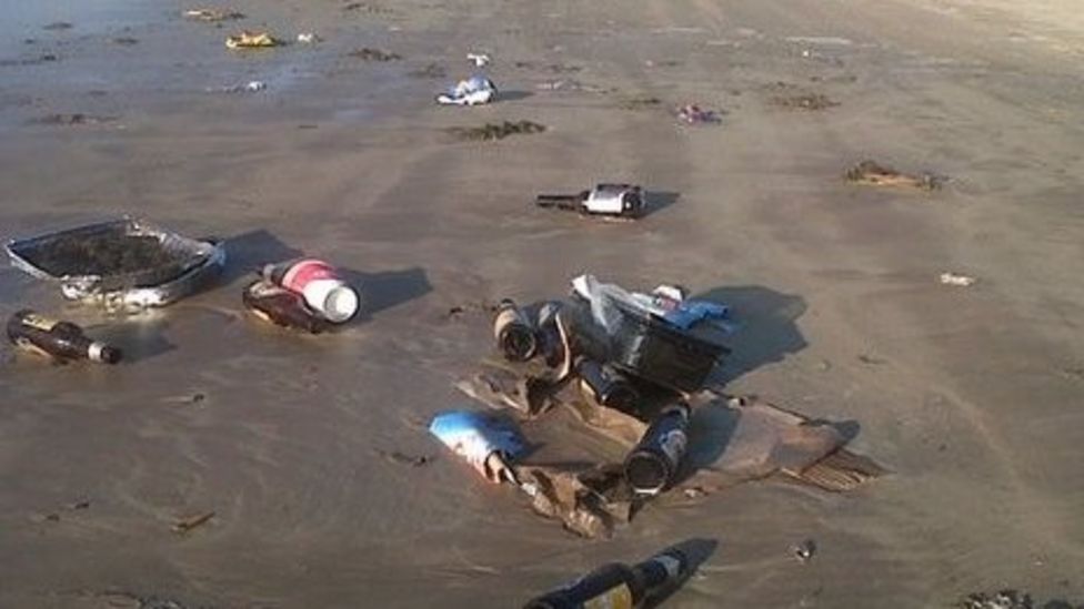 Hundreds join Cornwall beaches litter pick after storms BBC News