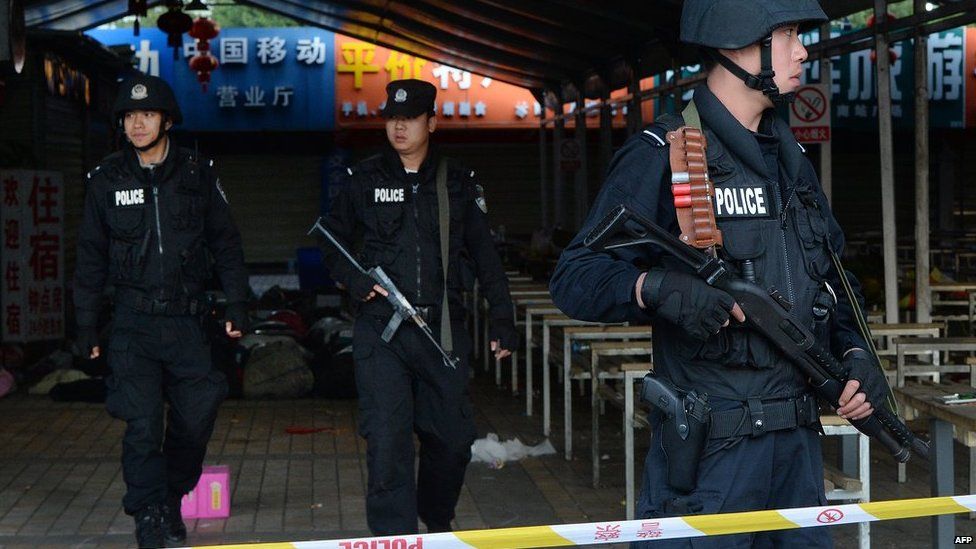 In pictures: Kunming railway station attack - BBC News