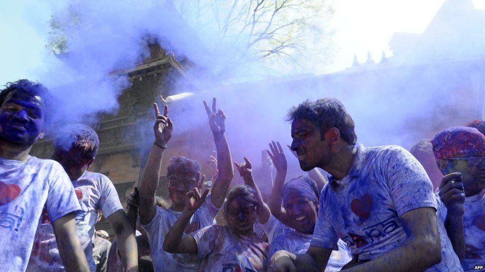 In pictures: Holi, the festival of colours - BBC News