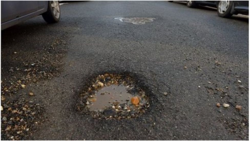 Surrey potholes make drink-drivers 'hard to spot' say police - BBC News