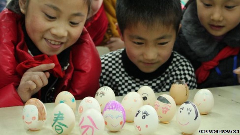 China: Children make eggs 'stand up' in spring festival - BBC News