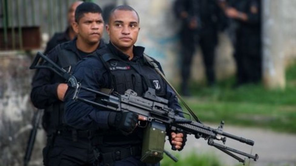 Brazil troops in Rio slum operation before World Cup - BBC News