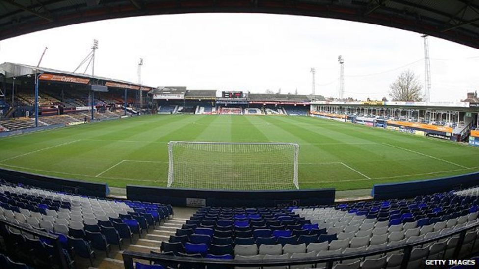 Luton Town Football Club welcome South Asian women - BBC News