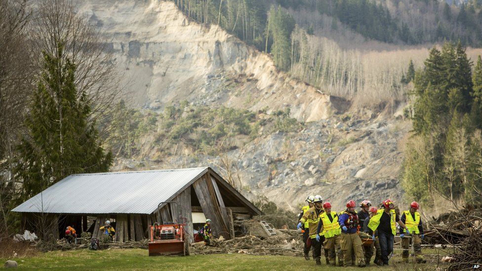 In pictures: US deadly landslide - BBC News