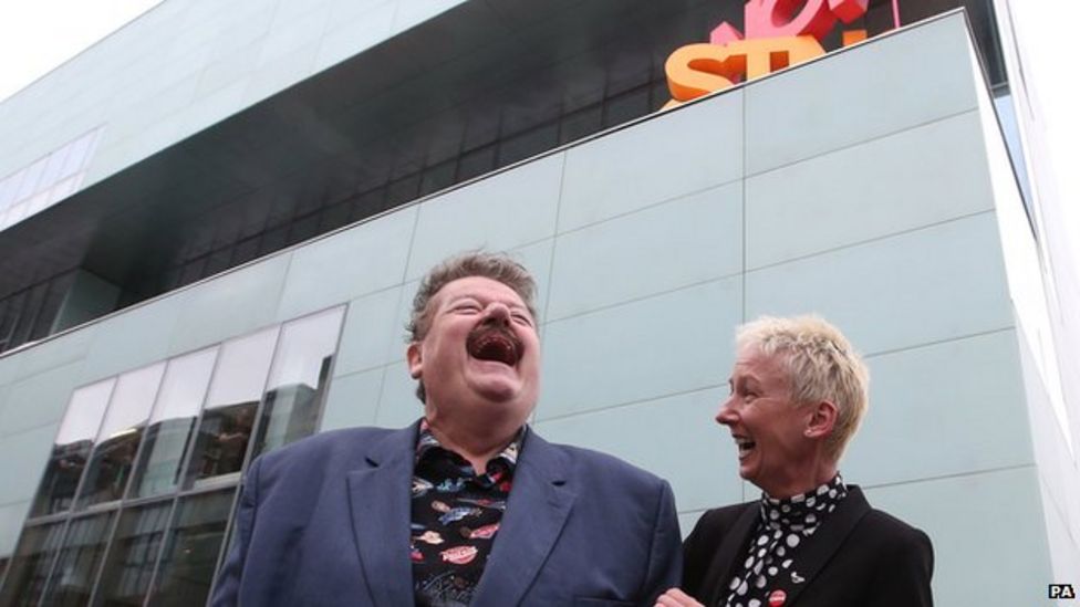 Robbie Coltrane opens new Glasgow School of Art building BBC News