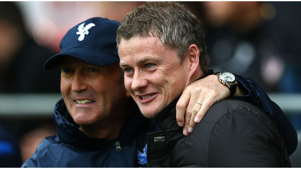 Crystal Palace manager Tony Pulis with Cardiff manager Ole Gunnar Solskjaer