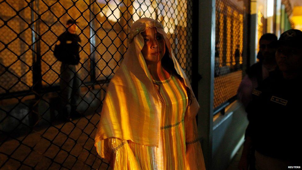 An inmate prepares to enter on stage at the Sarita Colonia prison yard in Lima, on April 15, 2014.