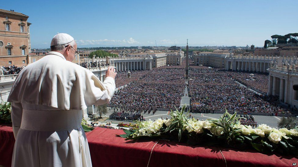 Pope Francis waves to the crowd in St Peter's Square on 20 April 2014