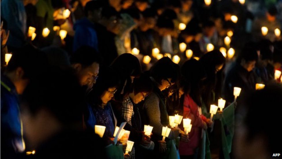 S Korea ferry survivor 'haunted' by memory of trapped students - BBC News