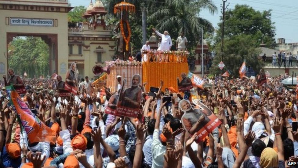 India election: Modi submits nomination papers as Indians vote - BBC News