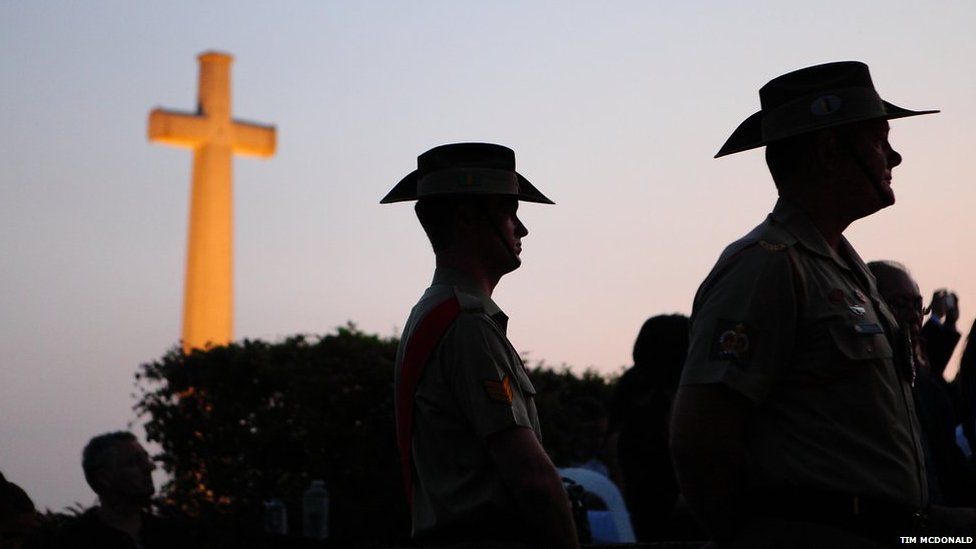 Soldiers take part in a dawn ceremony marking Anzac Day at the Kranji War Memorial in Singapore on Friday, 25 April, 2014