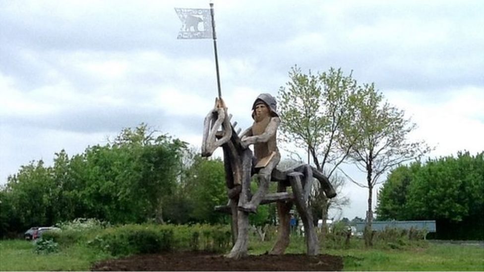 Battle of Tewkesbury giant horse sculptures erected BBC News