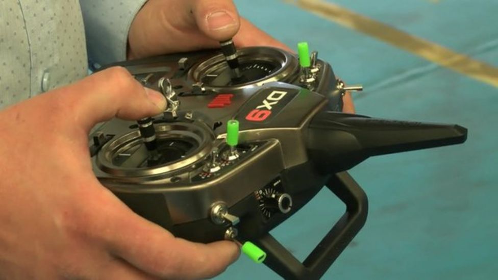 Easyjet develops flying robots to inspect aircraft - BBC News