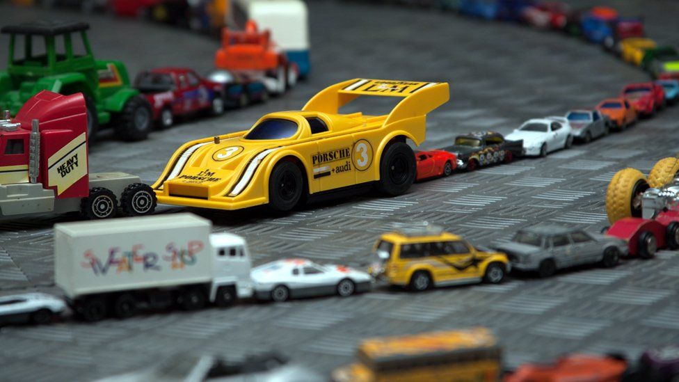 Beaulieu - longest line of toy cars
