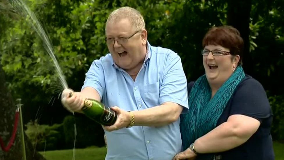 Lottery winners Colin and Chris Weir give extra £1m to the SNP BBC News