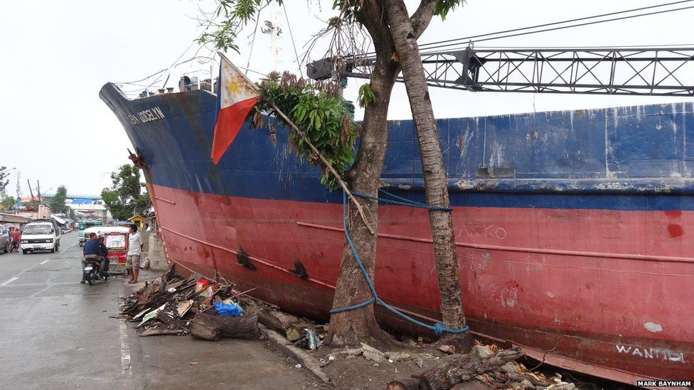 Ship washed up in Tacloban