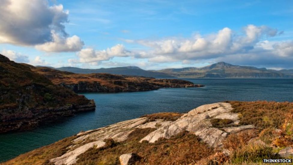 'Reckless hunters' threaten Dinosaur Isle fossils - BBC News