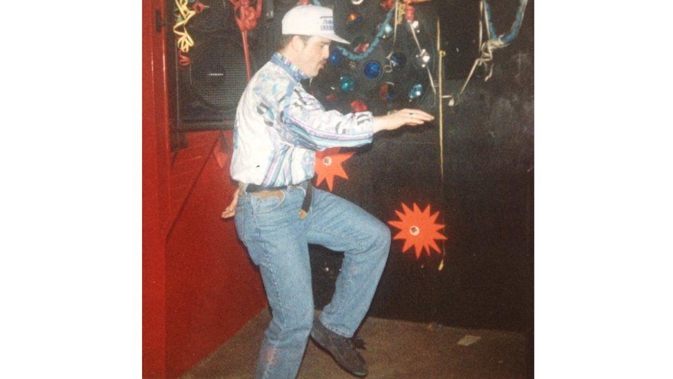 "Ie... fel hyn mae Madness yn dawnsio!"