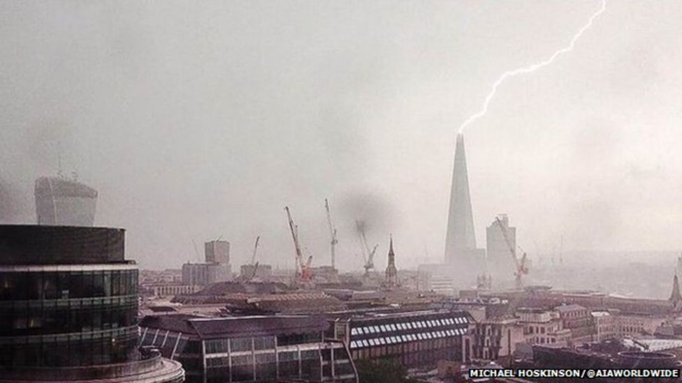 Lightning strikes the Shard during London storm - BBC News