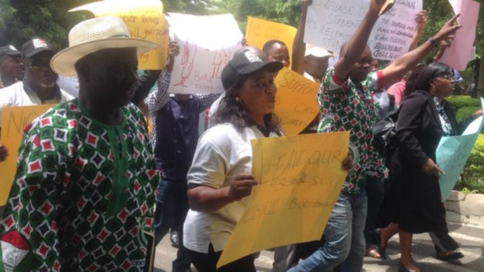 Nigerian Teachers Protest Over Kidnapped Schoolgirls Bbc News Nigerian Teachers Protest Over Kidnapped Schoolgirls Bbc News