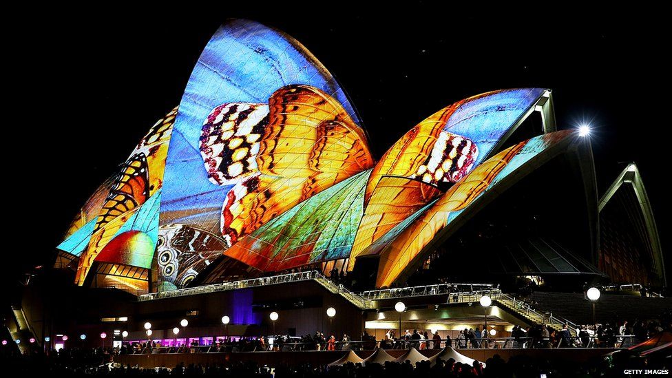 Sydney's festival of light famous landmarks - BBC