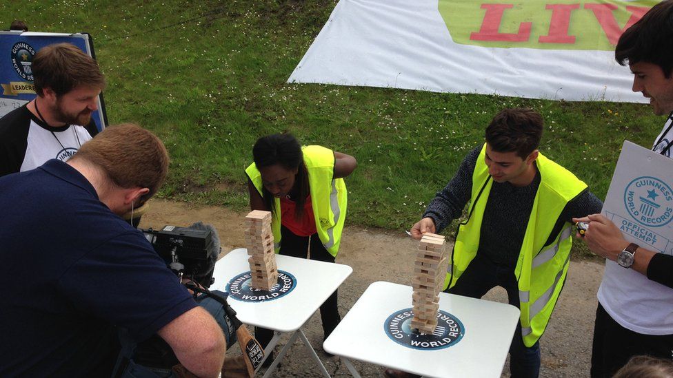 Pictures: Ricky and Ayshah's World Record attempt - BBC Newsround