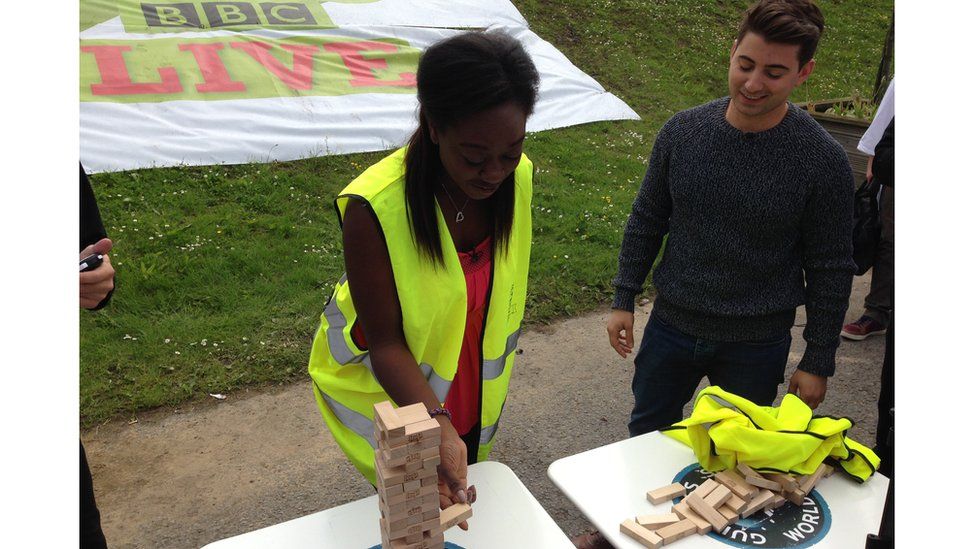 Pictures: Ricky and Ayshah's World Record attempt - BBC Newsround
