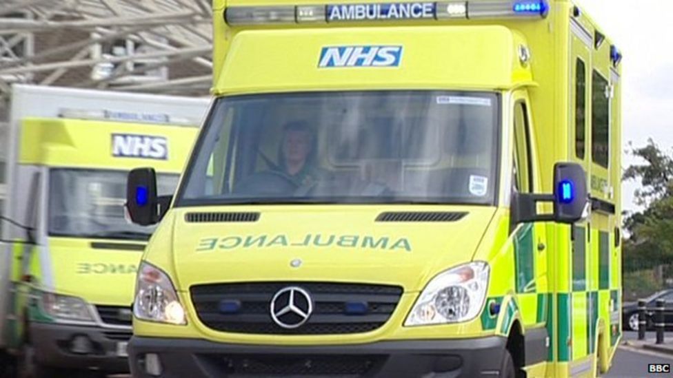 'Bad drivers' delaying ambulances, say paramedics BBC News