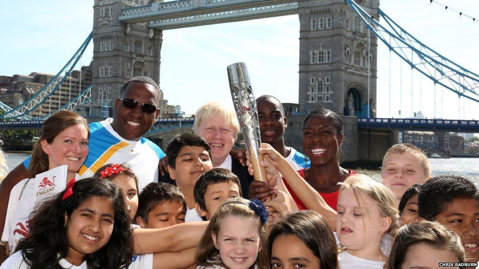 Queen's Baton Relay visits London and Oxford BBC News