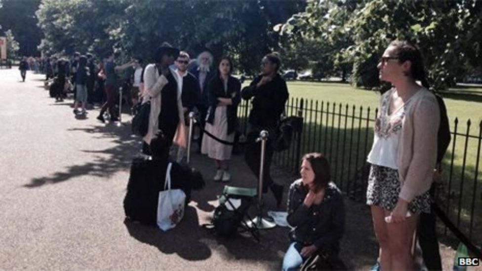 Marina Abramovic Audience In Tears At Empty Space Show Bbc News 9067