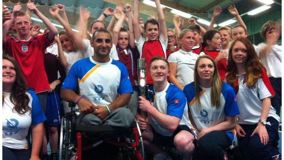 In pictures Queen's Baton Relay visits Leeds BBC News