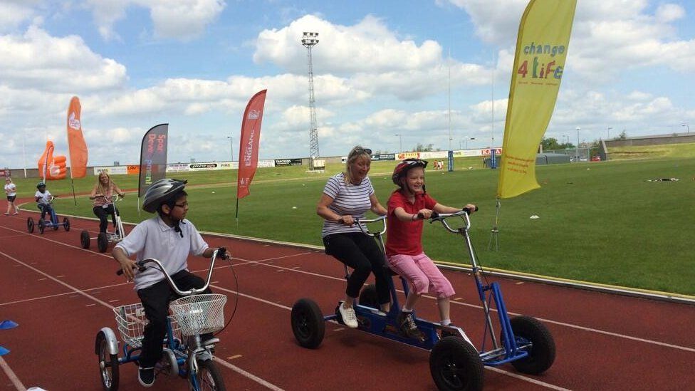 In pictures Queen's Baton Relay visits Leeds BBC News
