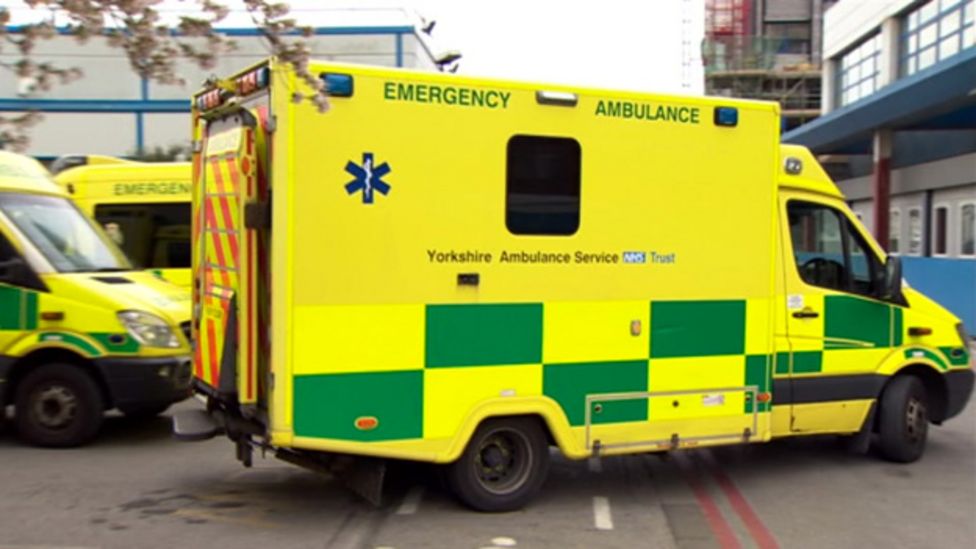 Row over Yorkshire emergency ambulance changes - BBC News