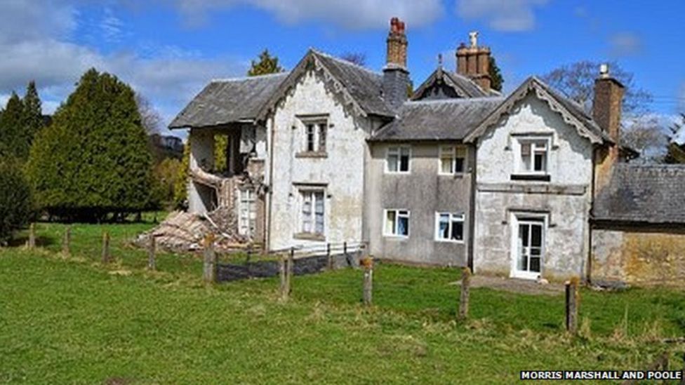 Llanidloes manor with historic Kew links is auctioned BBC News