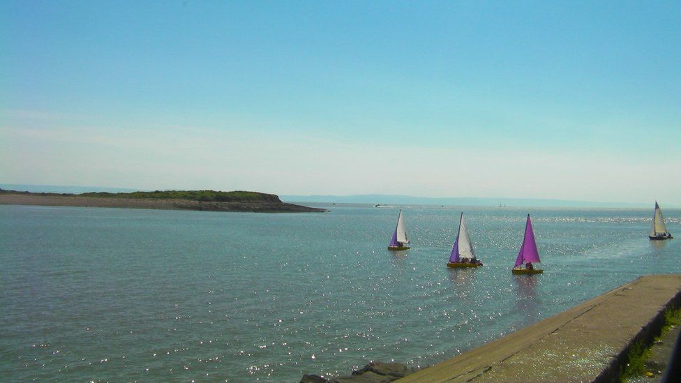 Dinghies at Sully Island