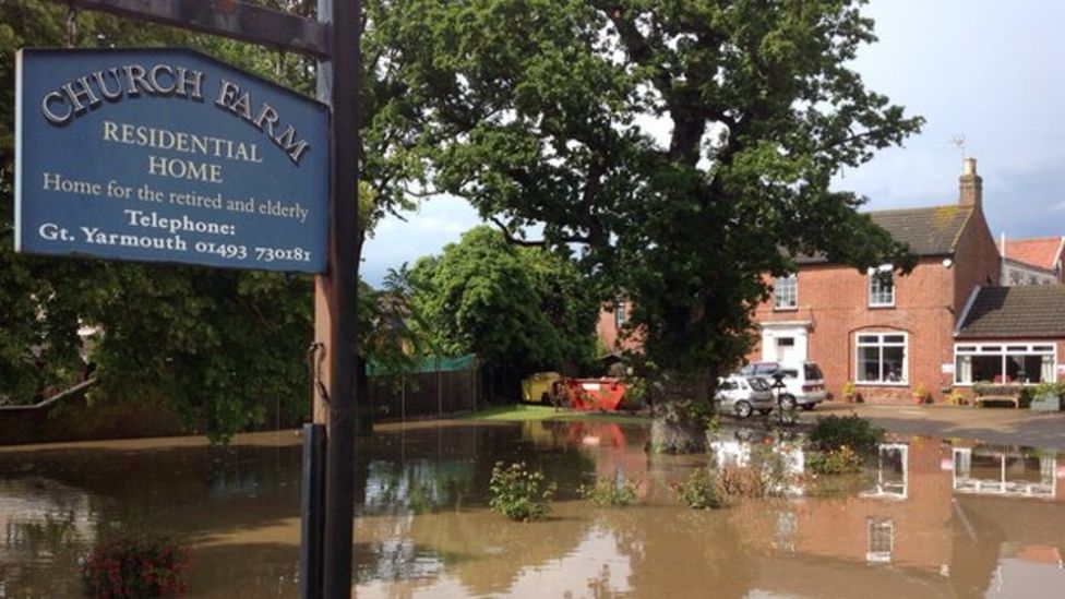 Flash flooding in parts of Norfolk causes disruption BBC News