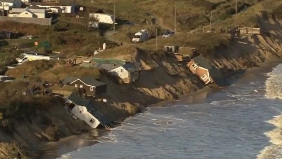 Hemsby storm surge couple vow never to return - BBC News