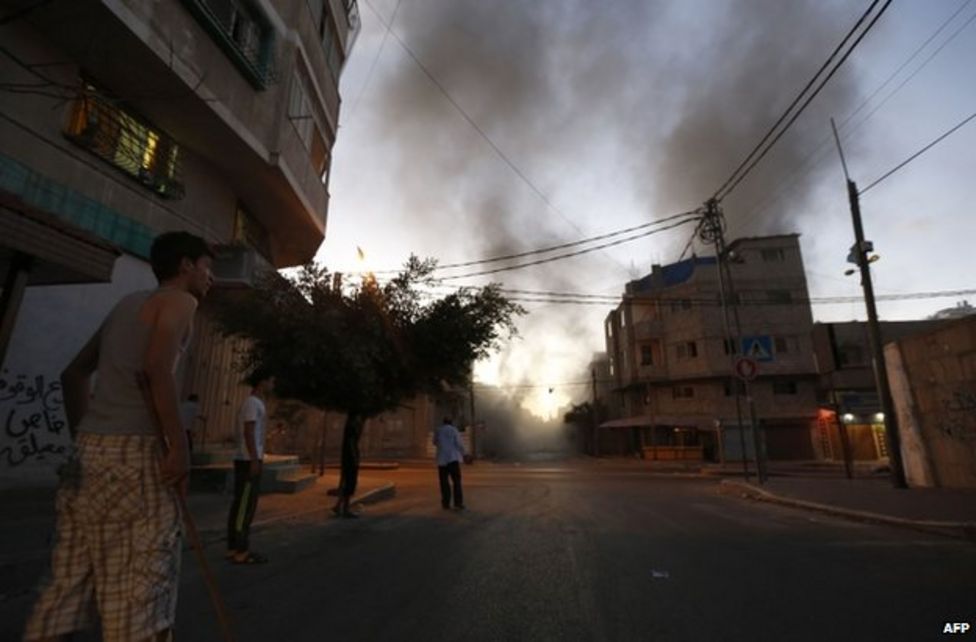 Thousands Flee Northern Gaza After Israel Warnings - BBC News