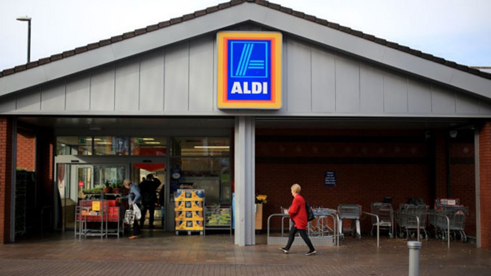 Aldi distribution centre in Bedford 'could create 400 jobs' - BBC News