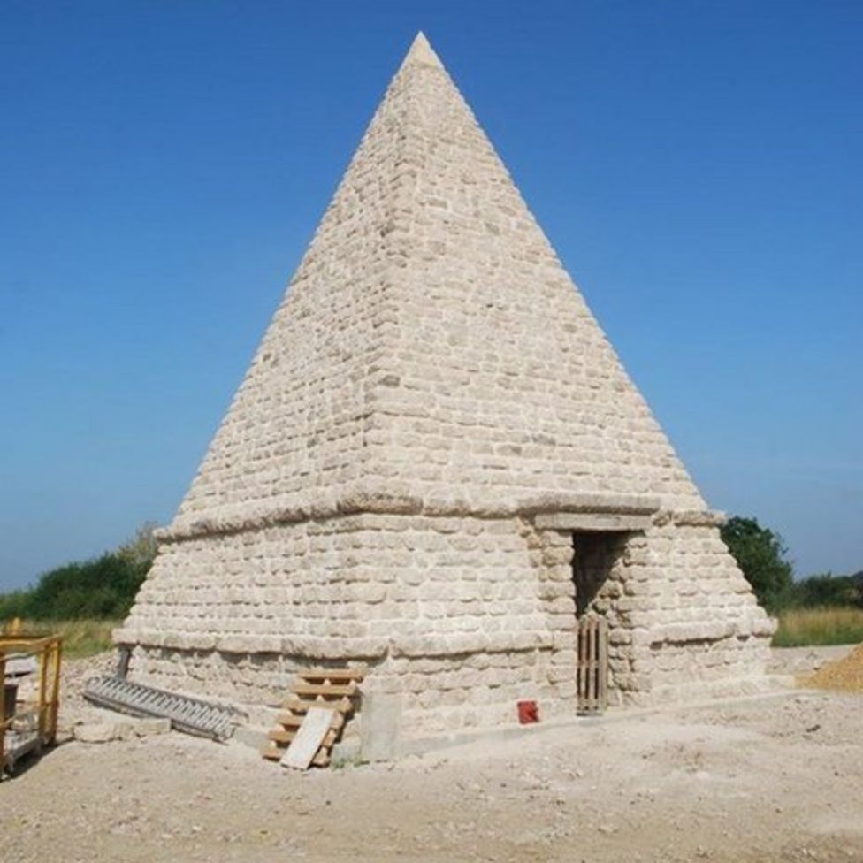 Doddington Hall toasts folly tradition with pyramid - BBC News