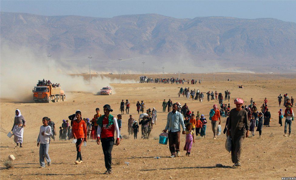 Refugees flee to the Syrian border
