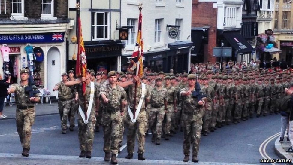 Coldstream Guards parade in Windsor for Afghan homecoming - BBC News