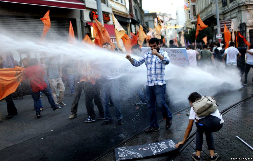 Day in pictures: 29 August 2014 - BBC News