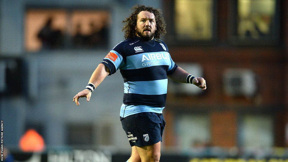 Prop Adam Jones made his first appearance for the Cardiff Blues after joining from Ospreys in the region's 21-17 friendly defeat at Leicester Tigers.