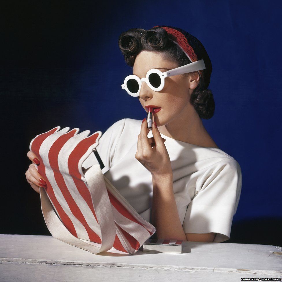 Muriel Maxwell, American Vogue cover, 1 July 1939