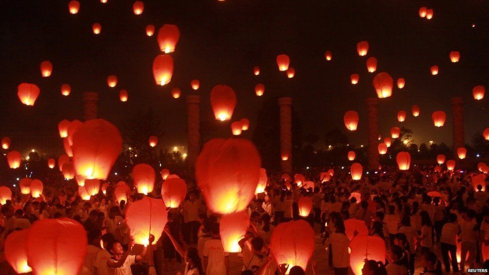 People release paper lanterns ahead of the Mid-Autumn Festival in China's Yichun, Jiangxi province on 7 September, 2014