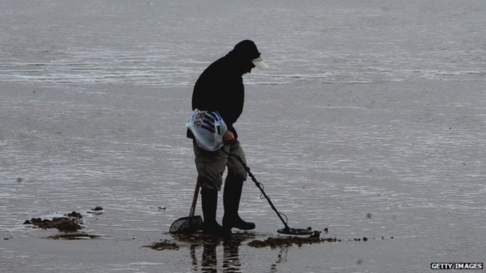 Metal detecting set for National Museum Wales boost - BBC News