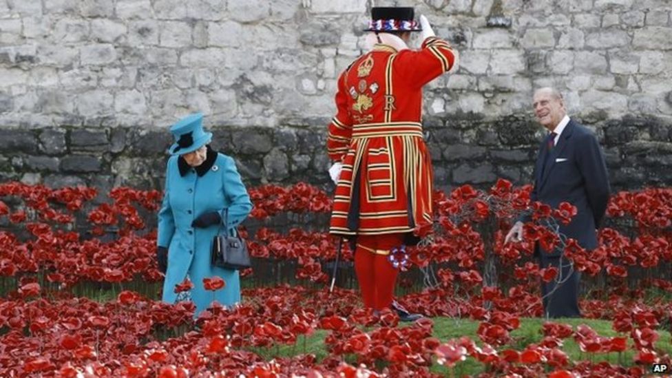 Queen visits Tower of London poppy garden BBC News